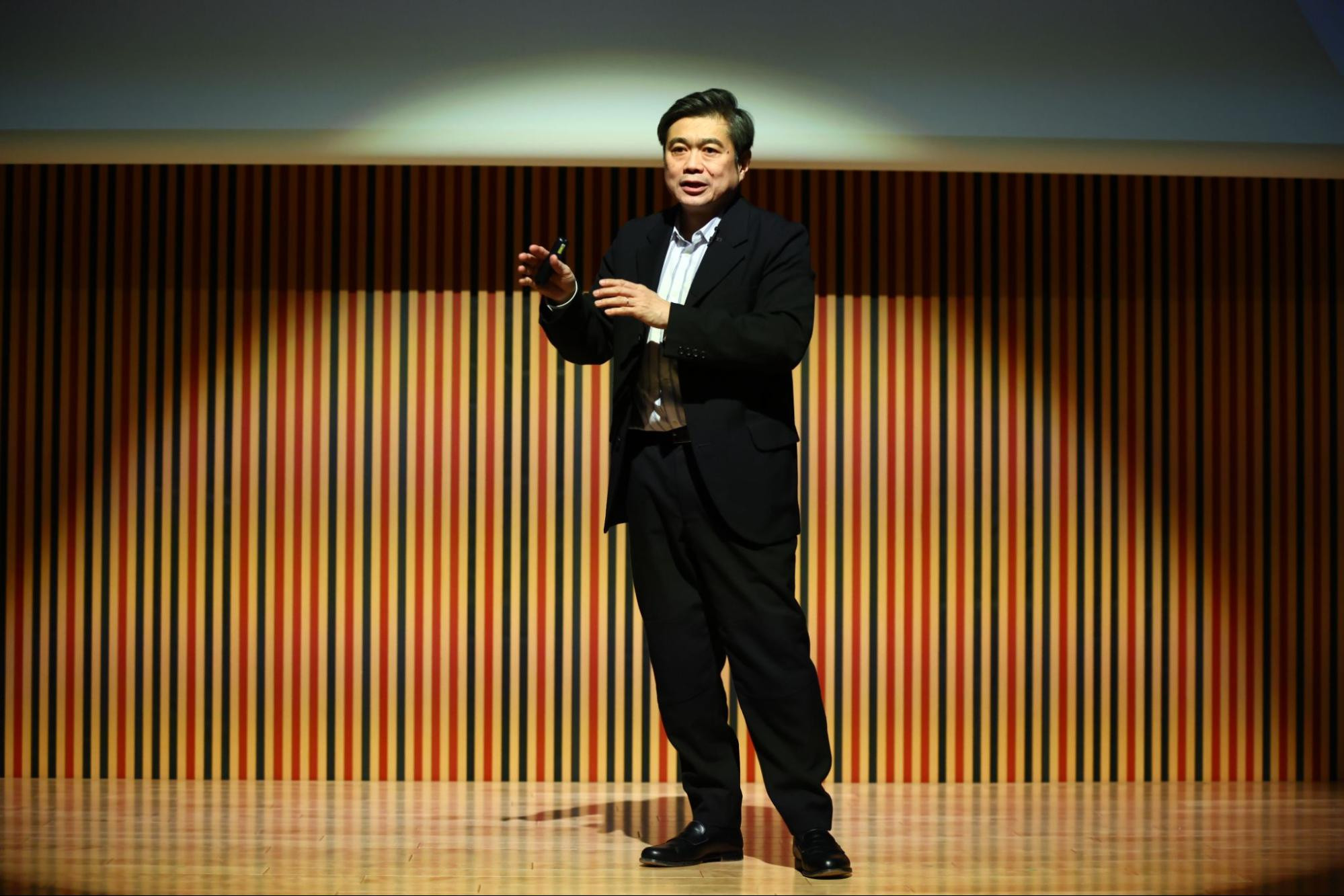 Joi Ito at Japan Smart Chain Launch Event